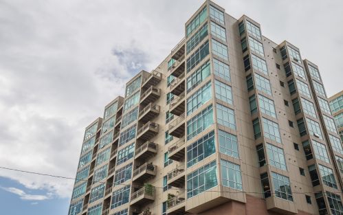 1550 Royall Pl, Milwaukee WI  53202-1808 exterior