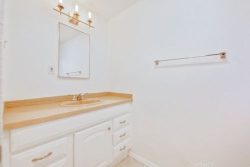 27325 Santa Clarita Rd, Santa Clarita CA  91350-1317 exterior