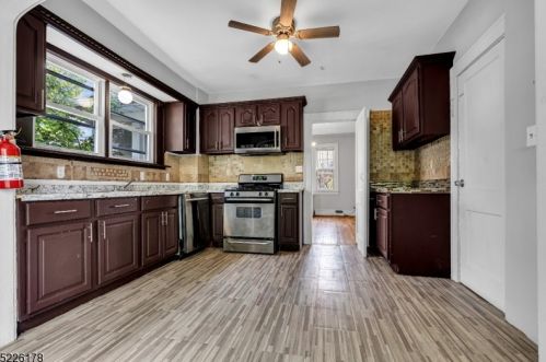 912 Chestnut St, Roselle, NJ 07203-1933