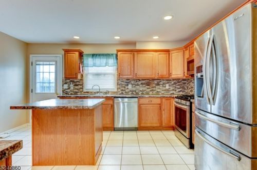 16 9th Ave, Manville NJ  08835-1512 exterior