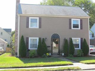 106 Preston Dr, Cranston, RI 02910-1745
