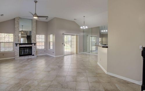 1052 Hampshire Pl, Florence KY  41042-9351 exterior