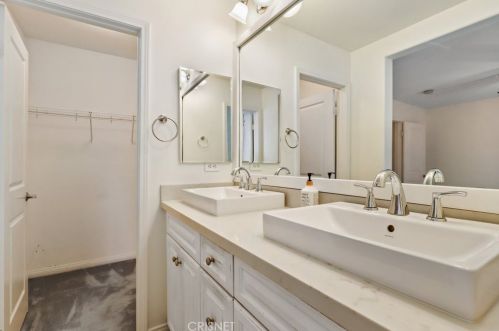 28421 Mirabelle Ln, Santa Clarita CA  91350-3240 exterior