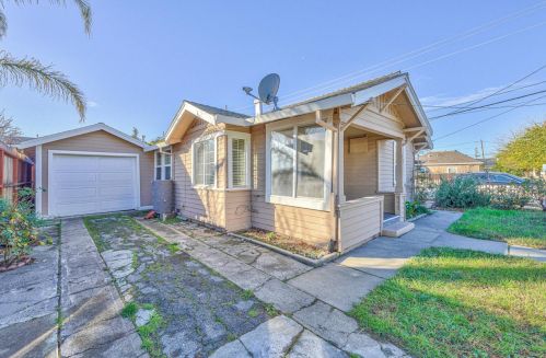 67 Hawkins St, Hollister CA  95023-4901 exterior