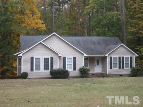138 Oak Dr, Littleton, NC 27850-8191