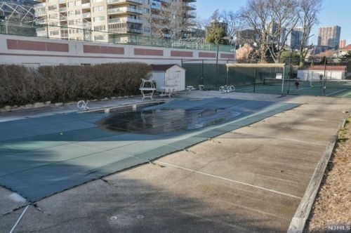 1225 River Rd, Edgewater NJ  07020-1459 exterior