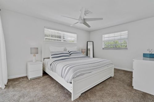 740 Orchid Dr, Naples FL  34102-5015 exterior