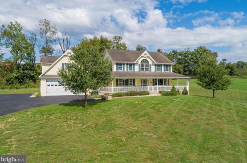 211 Farview Rd, Moselem, PA 19526-8627