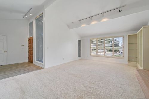 6460 Golfcrest Dr, San Diego CA 92119-1228 exterior