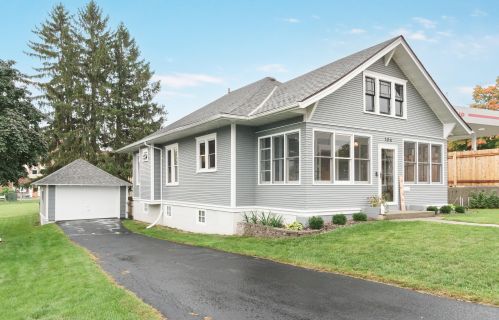 104 Oak Grove St, Juneau, WI 53039-1231