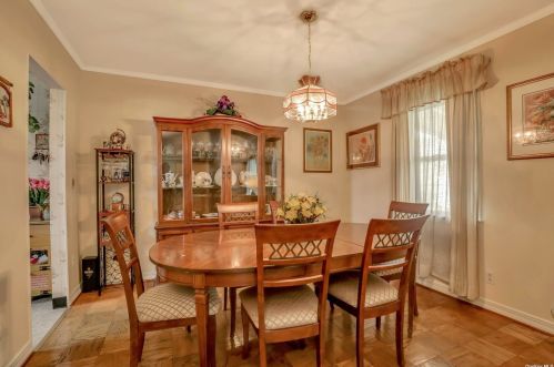 45 Ward St, Westbury NY  11590-2929 exterior