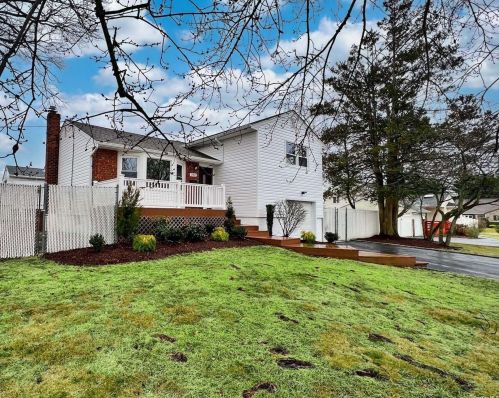 392 Lake Ave, Deer Park NY  11729-3948 exterior