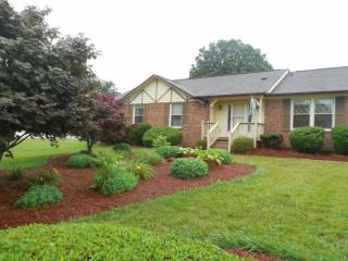 3001 Saxon Pl, Greensboro, NC 27406-6248