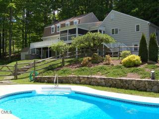 140 Umpawaug Rd, West Redding, CT 06896-2816