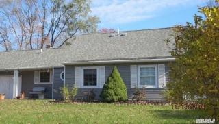 1065 Sipp Ave, Gordon Heights, NY 11763-4050