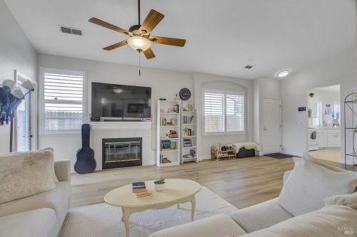 885 Turquoise St, Vacaville CA  95687-7810 exterior