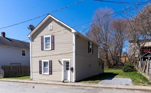 19 Rose St, Norwich, CT 06360-6821