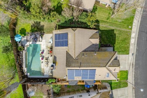 8856 Hiddenspring Way, Elk Grove CA  95758-6153 exterior