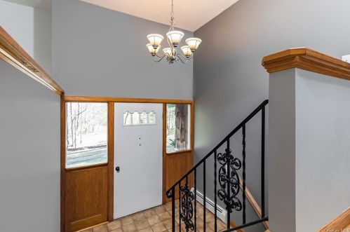 33 Gail Ln, Poughquag NY  12570-5034 exterior