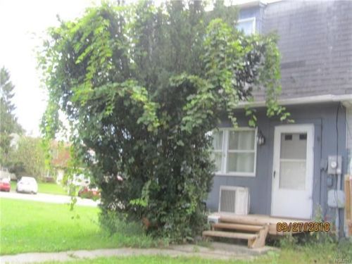 111 Chrystal Dr, Maybrook, NY 12543-1105