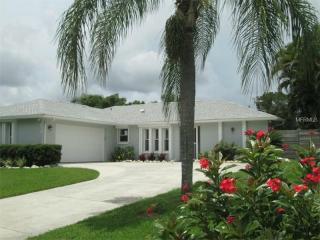 5654 Creekwood Dr, Sarasota, FL 34233-1533