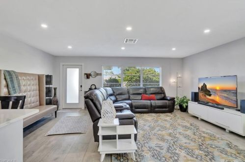 624 104th Ave, Naples FL  34108-3227 exterior
