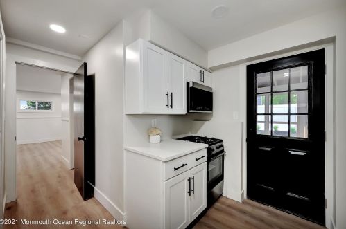 41 Hemlock St, Hazlet NJ  07730-2118 exterior