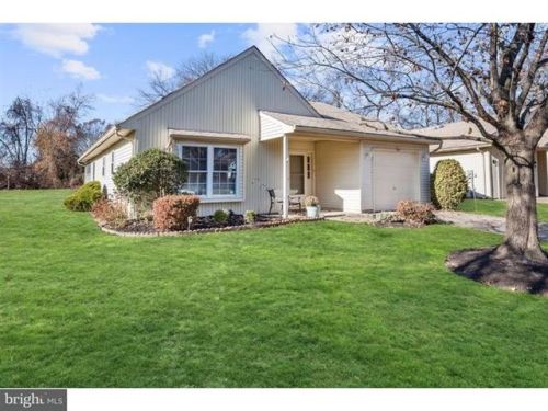 104 Candlelight Ct, Columbus, NJ 08022-1063