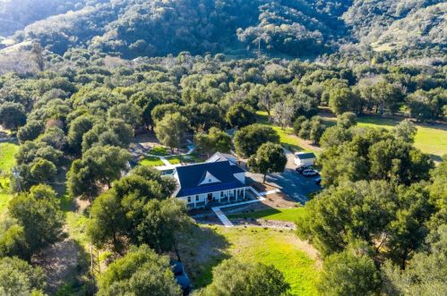 10555 Watsonville Rd, Gilroy CA  95020-9433 exterior