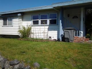 850 Camas Ave, Seattle WA  98056-2795 exterior