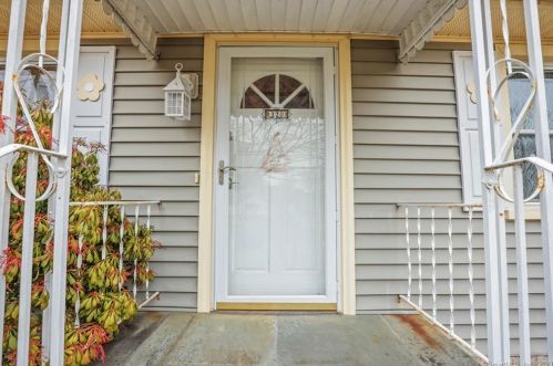 120 Tully Cir, Bridgeport, CT 06610-1116