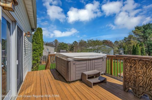1013 Woodlane Rd, Jackson Twp NJ  08527-1555 exterior