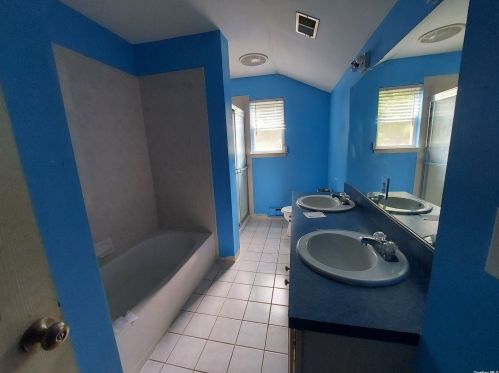 111 Crystal Brk Holw Rd, Mount Sinai NY  11766-2024 exterior