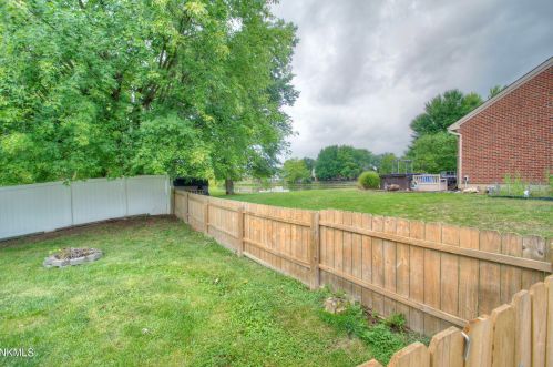 180 Mdw Crk Dr, Florence KY  41042-9471 exterior