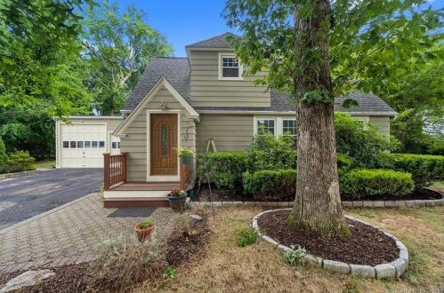 540 Pool Rd, North Haven, CT 06473-1421