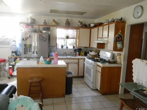 3528 Valley Way, Riverside CA  92509-1447 exterior