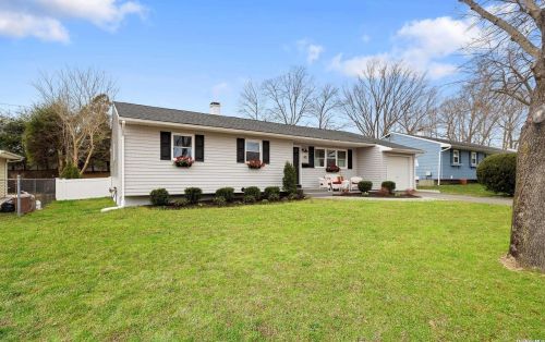 40 West Dr, San Remo NY  11754-3815 exterior