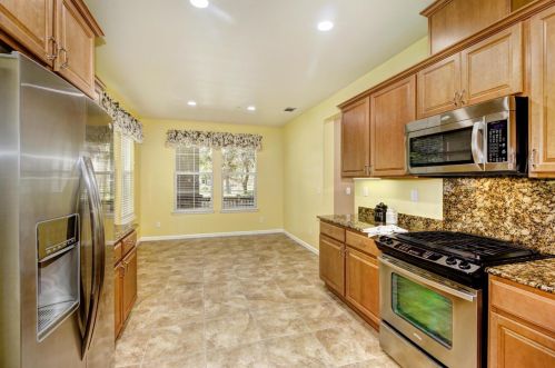 9860 Westminster Way, Elk Grove CA  95757-5124 exterior