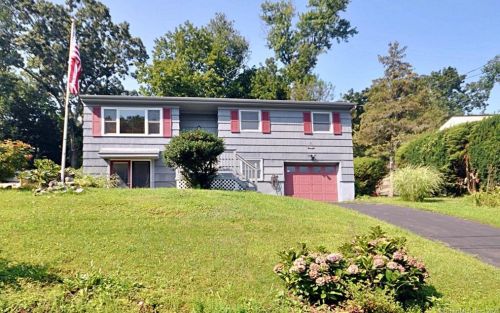 70 Cedar Dr, Danbury, CT 06811-3343