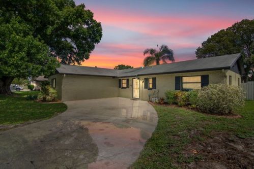 4805 Malarkey St, Orlando, FL 32808-3633