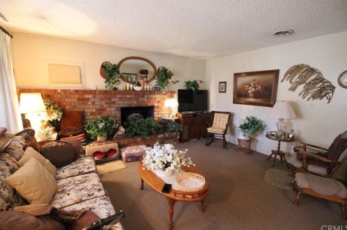 906 Mill St, Tehachapi CA  93561-2219 exterior