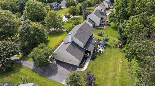 106 Longfields Way, Downingtown PA  19335-4486 exterior