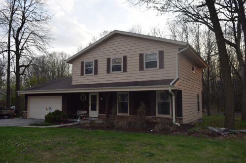 3821 Sunny View Dr, Waukesha, WI 53151-6033