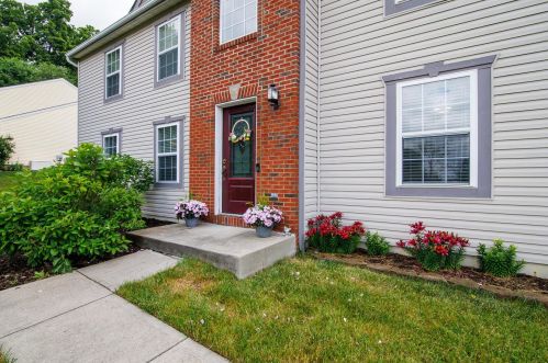 28 Lochness Ln, Pataskala, OH 43062-7004