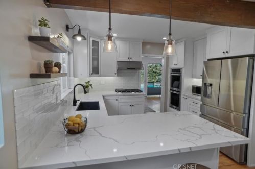 13839 Cumpston St, Van Nuys, CA 91401-5819
