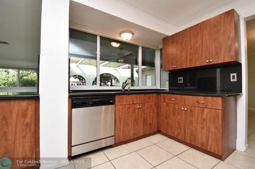 2131 52nd Ave, Hollywood FL  33021-3308 exterior