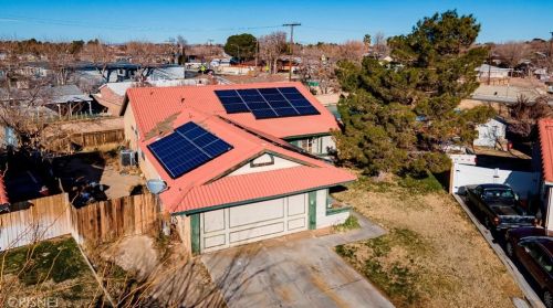 1515 Avenue, Lancaster CA exterior