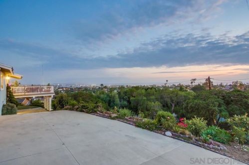 1527 Loring St, San Diego CA  92109-1328 exterior