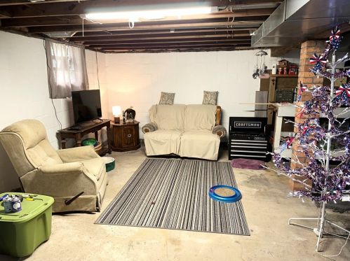 255 Blackhawk Rd, Beaver Falls PA  15010-1465 exterior