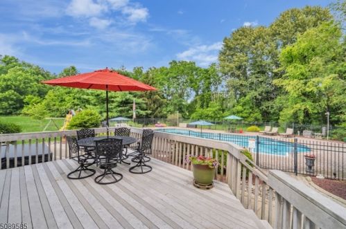8 Sunny Ln, Andover NJ  07821-2122 exterior